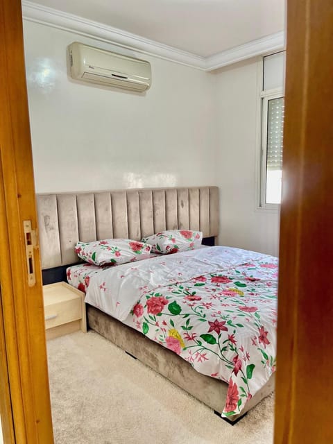 Bed, Photo of the whole room, Bedroom, wardrobe, air conditioner