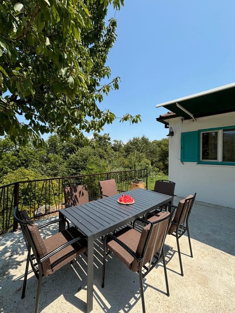 Spring, Garden, View (from property/room), Balcony/Terrace, Dining area, Garden view