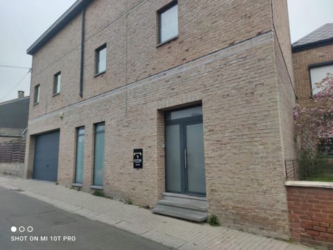 Villa 8 chambres pour 20 personnes Villa in Charleroi