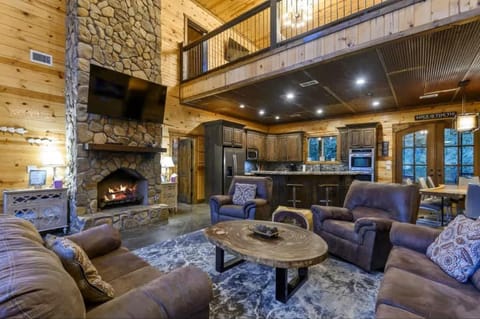 TV and multimedia, Living room, Seating area, fireplace