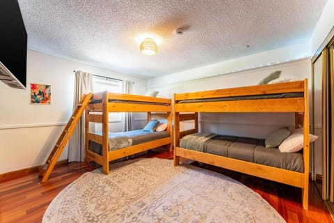 Spacious 5BR, Epic Backyard, Perfect Gatherings House in Westminster