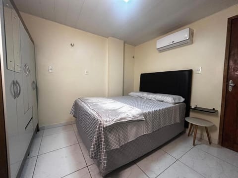 Bed, TV and multimedia, Photo of the whole room, Bedroom, air conditioner