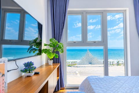 Bed, Day, Natural landscape, View (from property/room), Balcony/Terrace, Photo of the whole room, Beach, Bedroom, Sea view