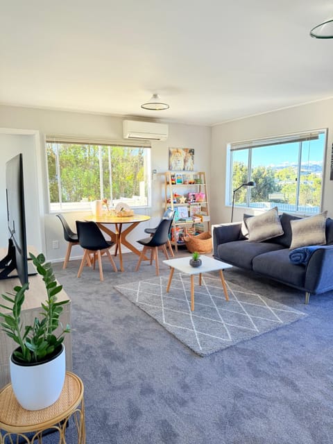 Communal lounge/ TV room, View (from property/room), Dining area
