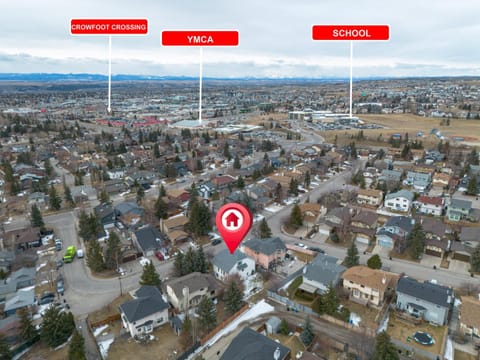 Neighbourhood, Text overlay