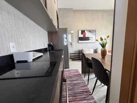 Kitchen or kitchenette, Living room, Seating area, Dining area, oven