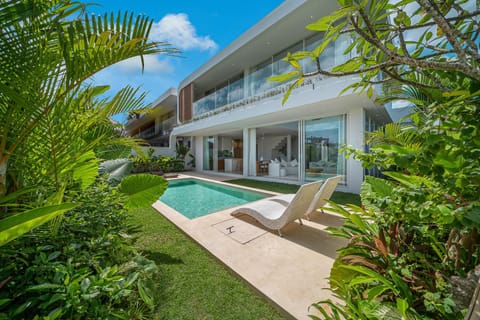 Villa White Rabbit - Luxury 3BR Ocean View with Private Pool & Beach Access Villa in Mengwi