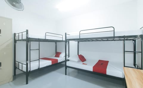Photo of the whole room, air conditioner