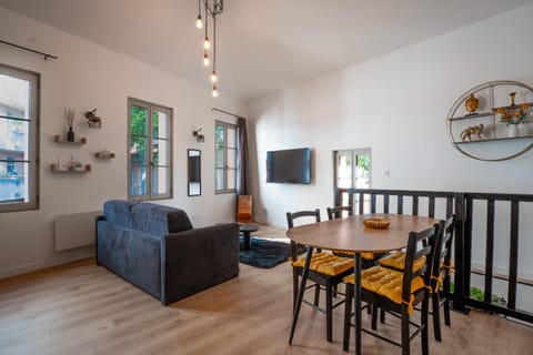 TV and multimedia, Living room, Dining area