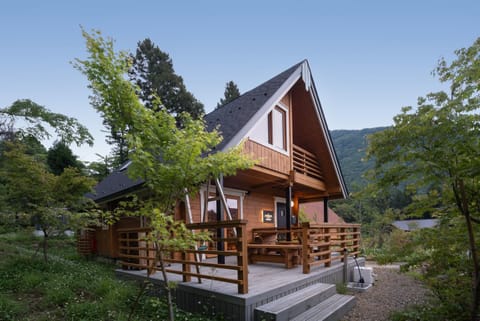 Property building, Day, Natural landscape, Mountain view