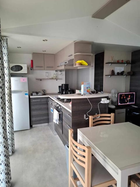 Kitchen or kitchenette, dishwasher, oven, stove, kitchen