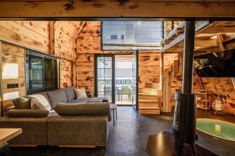 A-Home Villa, Private Pool & Jetted Tub Oasis House in Heraklion