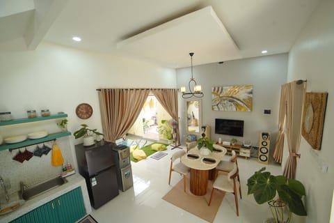 TV and multimedia, Kitchen or kitchenette, Living room, Seating area