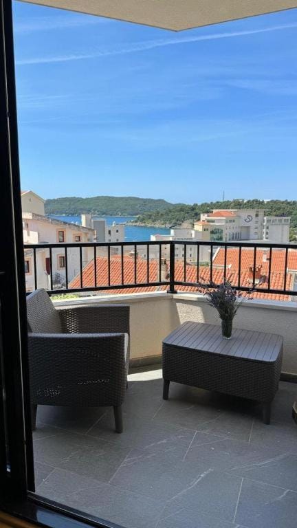 Natural landscape, Balcony/Terrace, Seating area, Mountain view, Sea view
