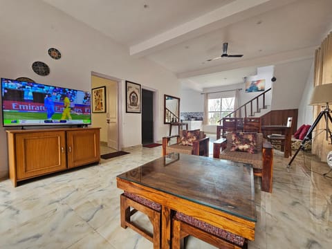 Communal lounge/ TV room, Communal lounge/ TV room, TV and multimedia, Living room, Seating area, Dining area, Evening entertainment