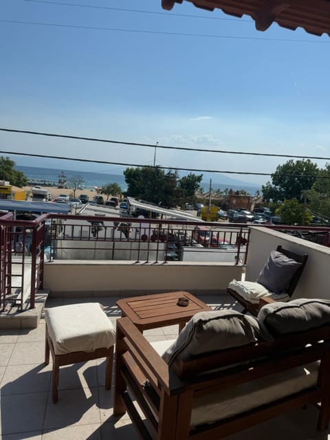 View (from property/room), Balcony/Terrace, Seating area, Sea view