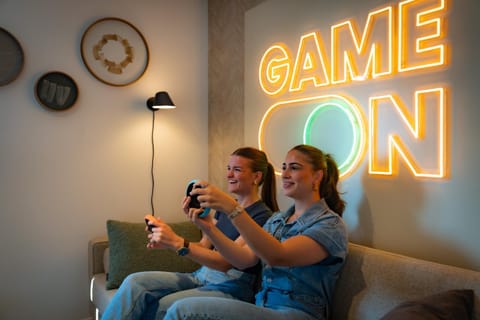 People, TV and multimedia, group of guests