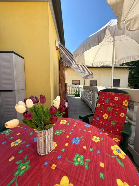View (from property/room), Balcony/Terrace, Dining area