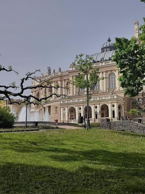 Nearby landmark, Landmark view