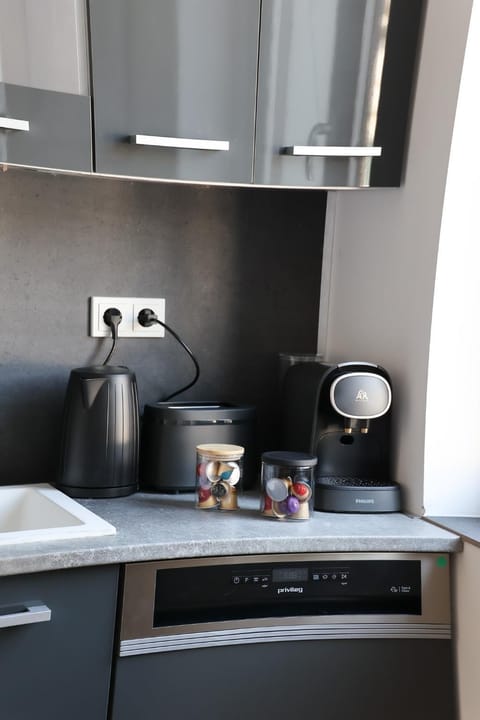 Coffee/tea facilities, toaster