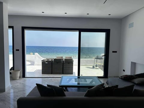 View (from property/room), Balcony/Terrace, Living room, Sea view
