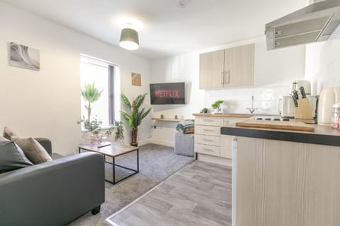 TV and multimedia, Kitchen or kitchenette, Living room, Seating area, Dining area, oven, stove