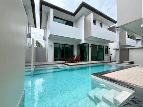 Property building, Patio, Pool view, Swimming pool, sunbed