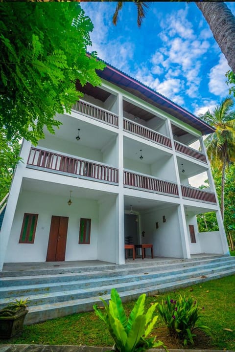 Property building, Patio, Spring, Day, Garden, View (from property/room), Balcony/Terrace, Garden view