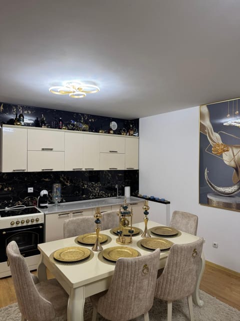 Kitchen or kitchenette, Kitchen or kitchenette, Dining area, stove