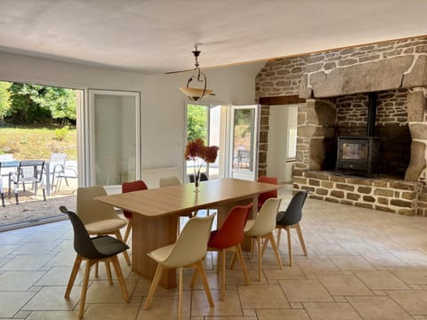 Seating area, Dining area