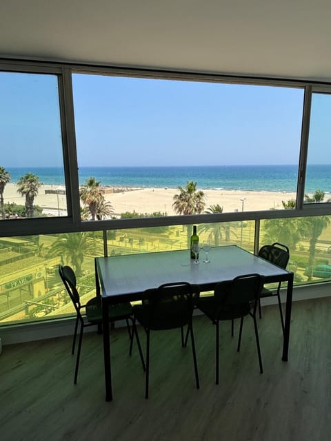 View (from property/room), Balcony/Terrace, Dining area, Beach, Sea view