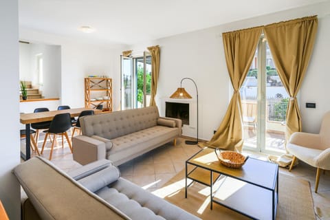 Communal lounge/ TV room, Living room