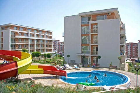 Property building, Day, Swimming pool