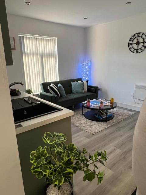 124A The Luxury Suite 1st floor modern apartment Apartment in Oldbury