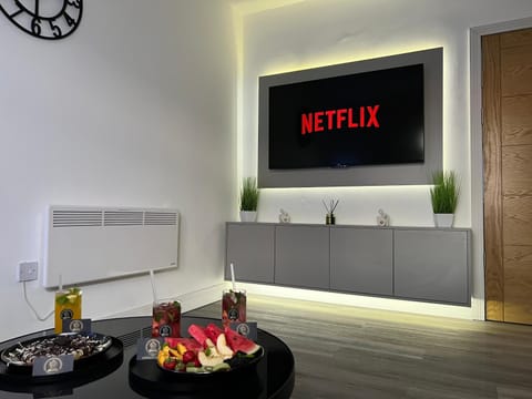 124A The Luxury Suite 1st floor modern apartment Apartment in Oldbury