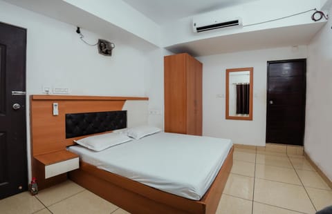 Bed, Photo of the whole room, Bedroom, wardrobe, air conditioner