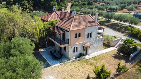 Property building, Spring, Day, Neighbourhood, Natural landscape, Bird's eye view, Garden, Garden view, Street view