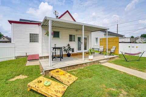 Dog-Friendly Home with Yard, 6 Mi to Louisville! House in New Albany