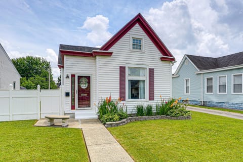Dog-Friendly Home with Yard, 6 Mi to Louisville! House in New Albany