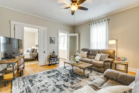 Dog-Friendly Home with Yard, 6 Mi to Louisville! House in New Albany