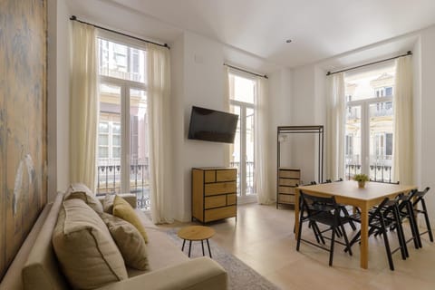 Communal lounge/ TV room, TV and multimedia, Living room, Dining area
