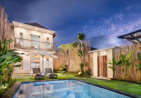 Property building, Garden, Garden view, Swimming pool, sunbed