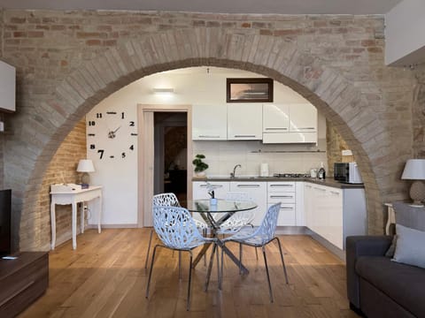 Living room, Seating area, Dining area, stove