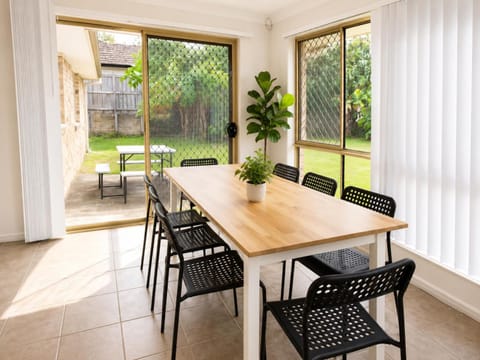Garden, Seating area, Dining area