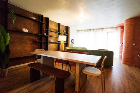 Seating area, Dining area