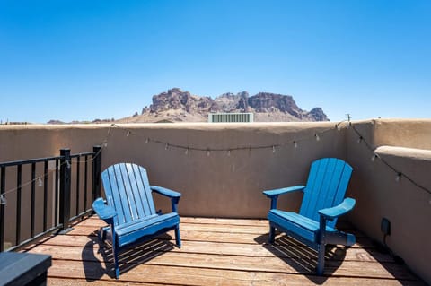 Balcony/Terrace, Seating area, Mountain view