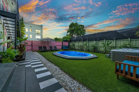 The Pink Palm Little Havana Pool & Hot Tub House in Miami