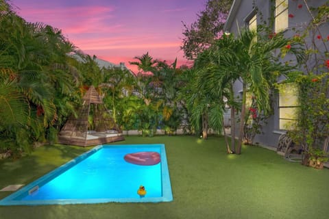 The Purple Paradise PoolHot Tub Little Havana Villa in Miami