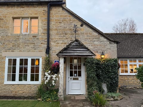 Craigmoor Cottage, enchanting, tranquil & central Villa in Bourton-on-the-Water