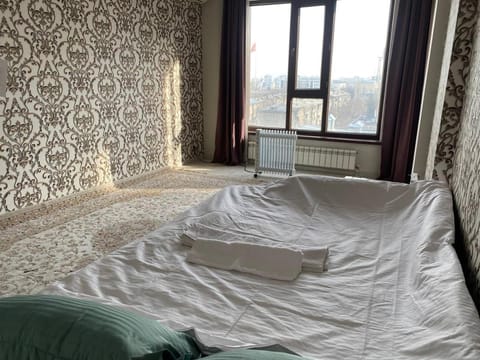 Bed, View (from property/room), City view